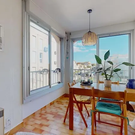 Beau Studio, Plage, Port. אגדה